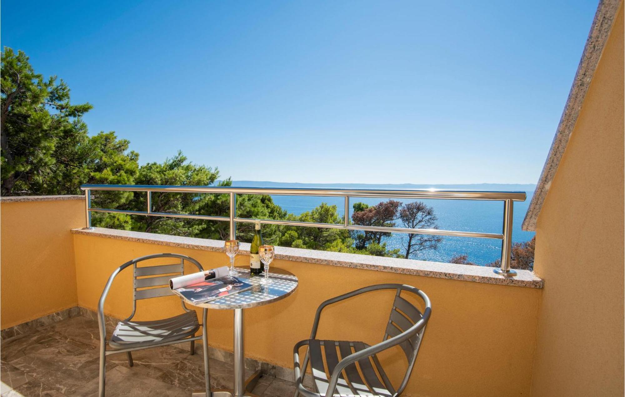 Stunning Apartment In Krvavica With Kitchen 外观 照片
